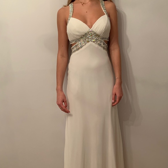 White long gemmed prom dress size 6 - Picture 1 of 2